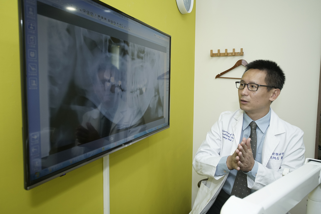 沈炯志醫師是新竹專業牙醫 